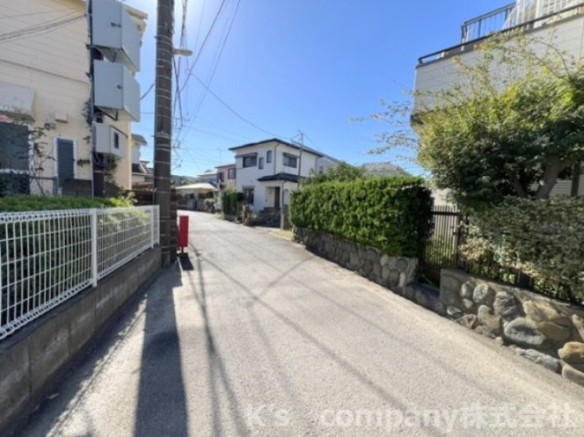 茅ヶ崎市松が丘2丁目　中古戸建の前面道路含む現地写真|前面道路の様子です◇