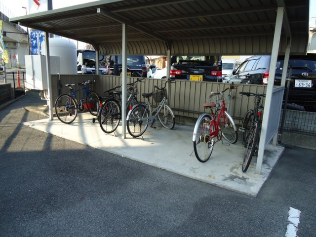サンメゾン河村 Ⅱ棟のその他共用部分|☆自転車も置ける駐輪場♪