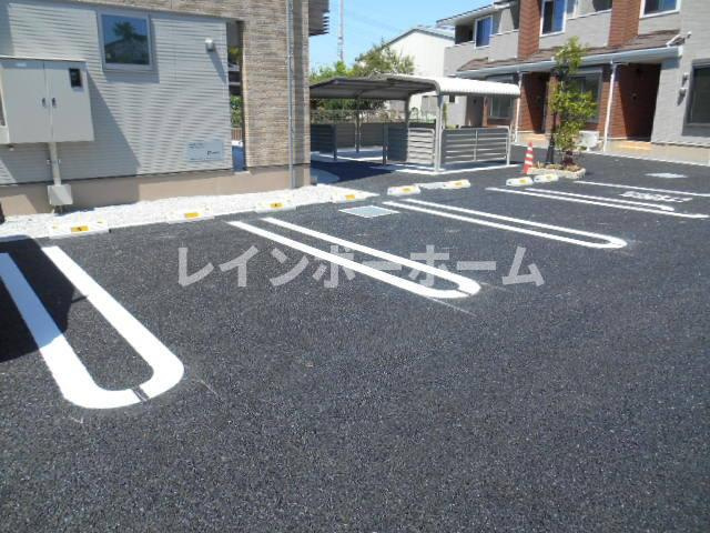 アルドーレBの駐車場