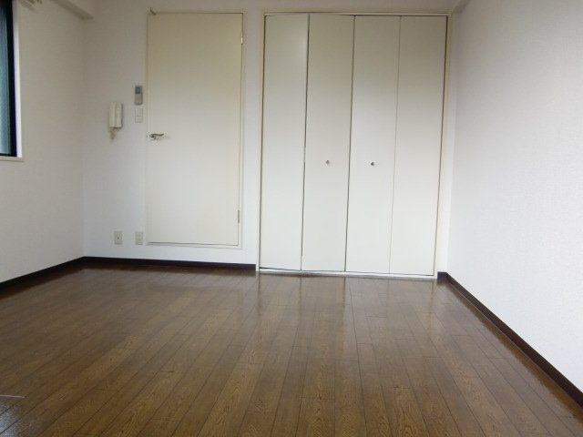 フローラルハイツ服部の居間・リビング