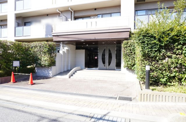 プランヴェール越谷のエントランス