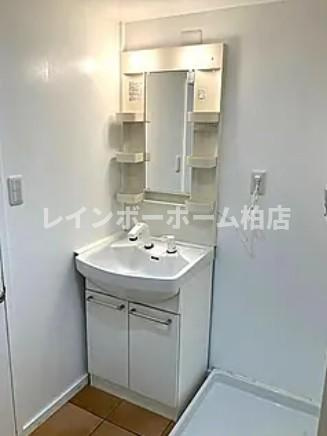 特典：仲介手数料が無料です!!の洗面所|脱衣スペースもあります