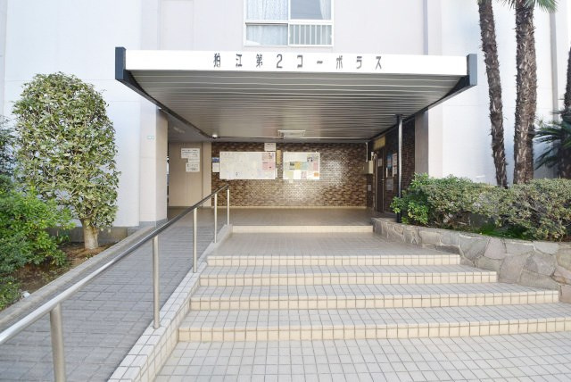 【エントランス】 | 狛江第2コーポラス | マンションの「顔」ともいうべきエントランス部分です。～即日のご見学可能～　お問合せはお気軽に。