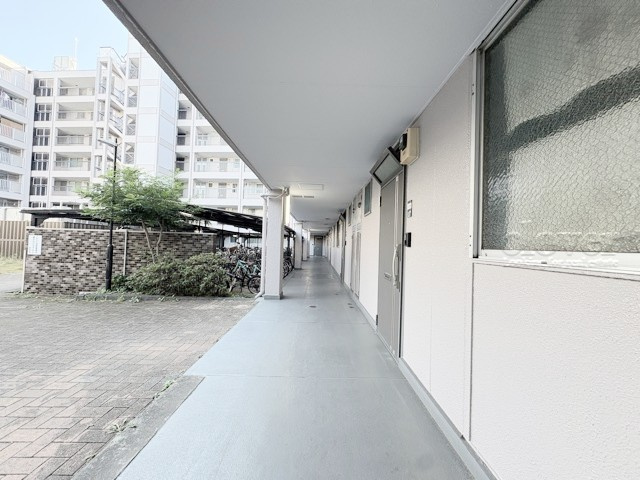 【駐輪場】 | 狛江第2コーポラス | 駐輪場スペース。空きの有無などは、個別にお問合せください。～即日のご見学可能～　お問合せはお気軽に。