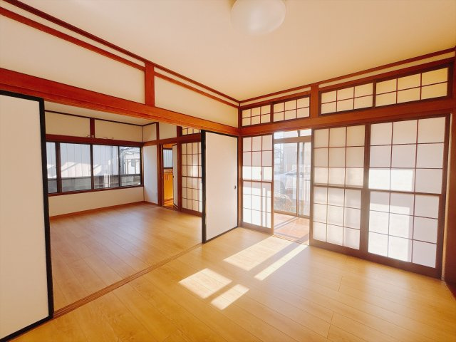 【中古戸建】伊勢崎市馬見塚町の洋室|■洋室｜窓がたくさんあるので換気もOKです＾＾