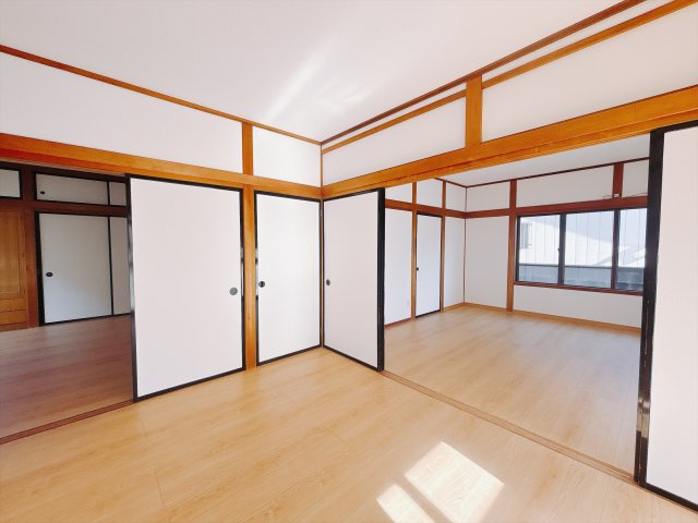 【中古戸建】伊勢崎市馬見塚町の洋室|■洋室｜間仕切り対応OK☆開放的な空間で毎日の暮らしを楽しみませんか？