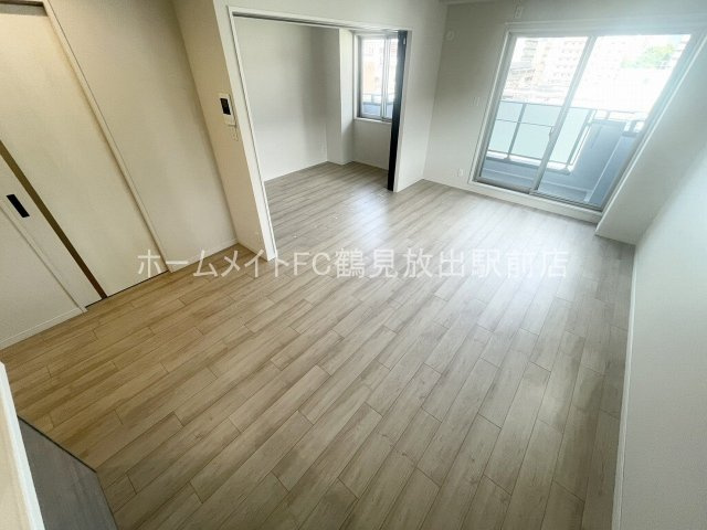 大阪市鶴見区放出東３丁目の賃貸マンションの居間・リビング