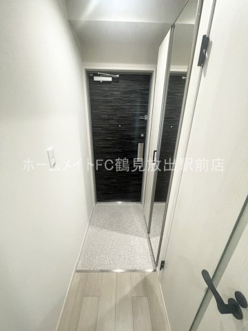 大阪市鶴見区放出東３丁目の賃貸マンションの玄関
