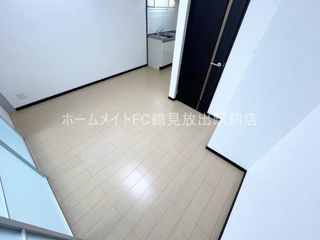 大阪市城東区永田３丁目のアパートの居間・リビング