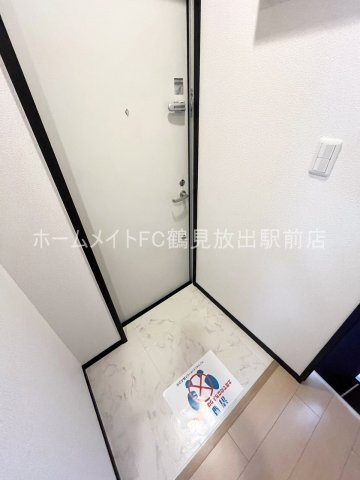 大阪市城東区永田３丁目のアパートの玄関