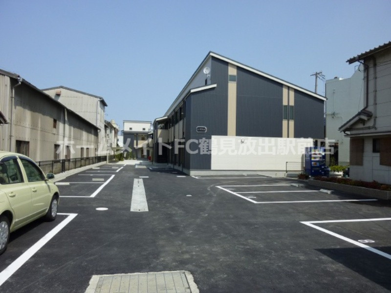 東大阪市稲田新町２丁目のハイツの駐車場