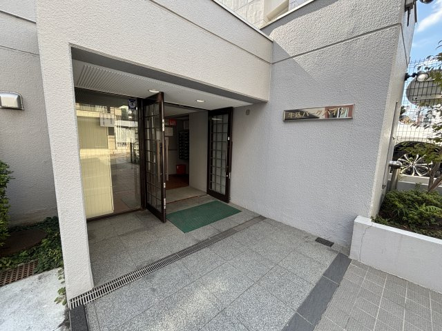牛込パークハイツのエントランス