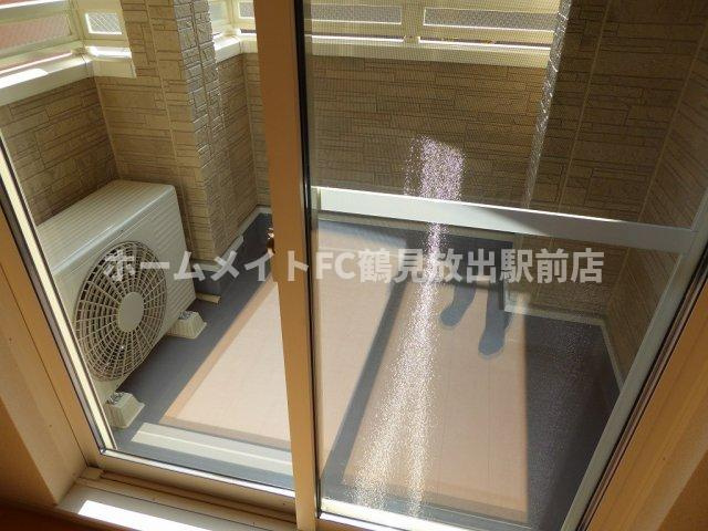 東大阪市楠根２丁目のアパートのバルコニー