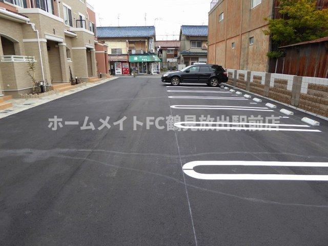 東大阪市楠根２丁目のアパートの駐車場