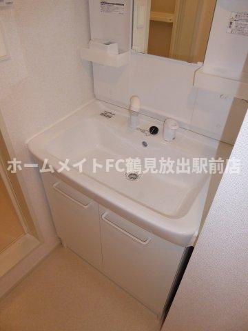 東大阪市楠根２丁目のアパートの独立洗面台