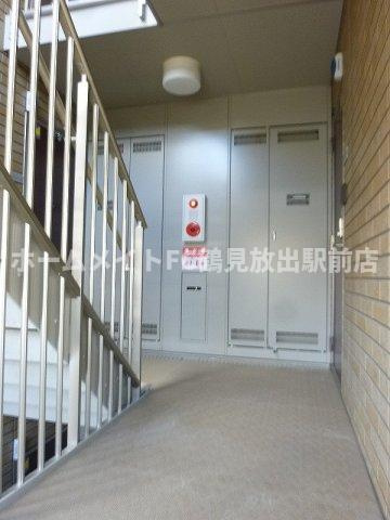 大阪市鶴見区茨田大宮４丁目のアパートのロビー