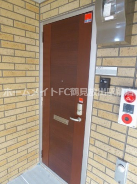 大阪市城東区諏訪２丁目のハイツの玄関