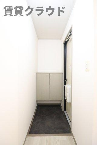フラワーヒルズ　Bの玄関|シューズボックス付きで靴もスッキリ収納！