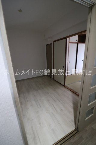 大阪市鶴見区諸口４丁目の賃貸マンションの洋室