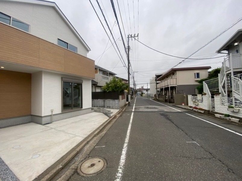 千葉市稲毛区穴川２丁目０１期の前面道路含む現地写真
