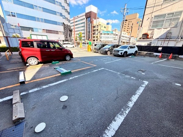 松下ビルの駐車場