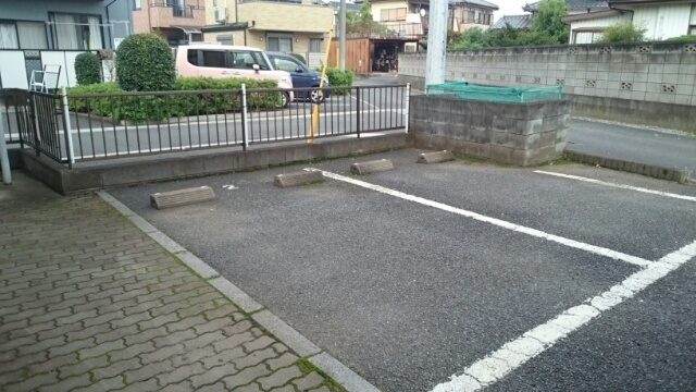 レジデンスKの駐車場