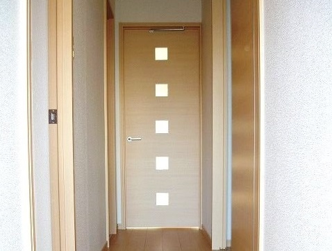 レジデンスKの玄関