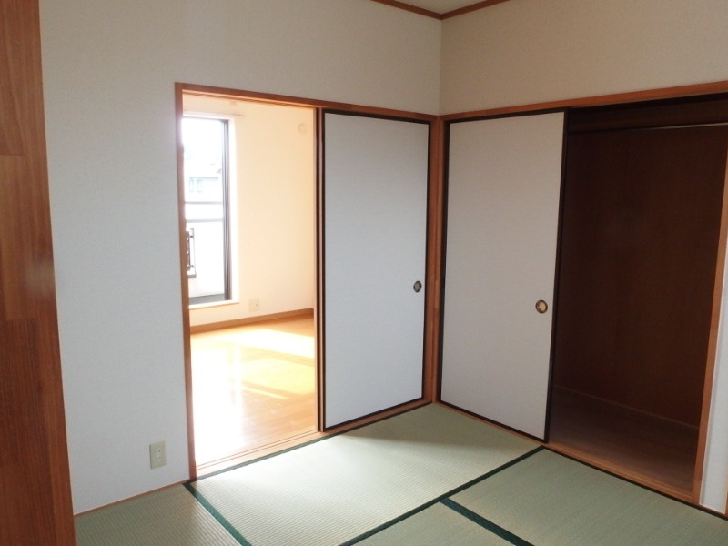 第2メゾネット石川の和室