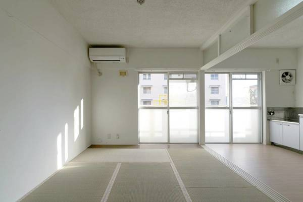 ビレッジハウス北上第二2号棟の居間・リビング|ビレッジハウスの同一物件・同一タイプの間取りの写真です