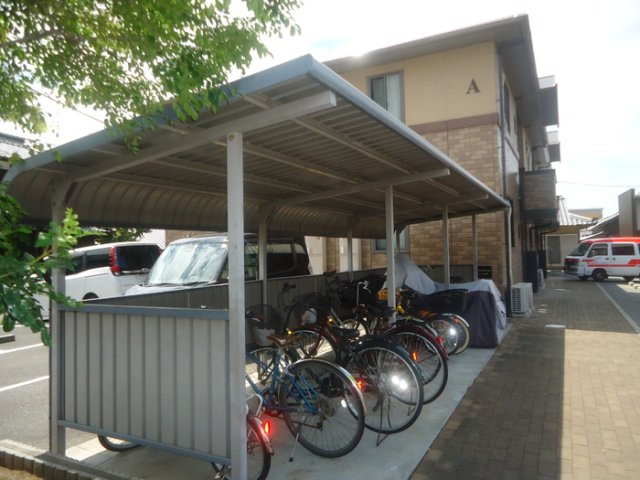 セジュール美里 B棟のその他共用部分|☆屋根付きの駐輪場♪