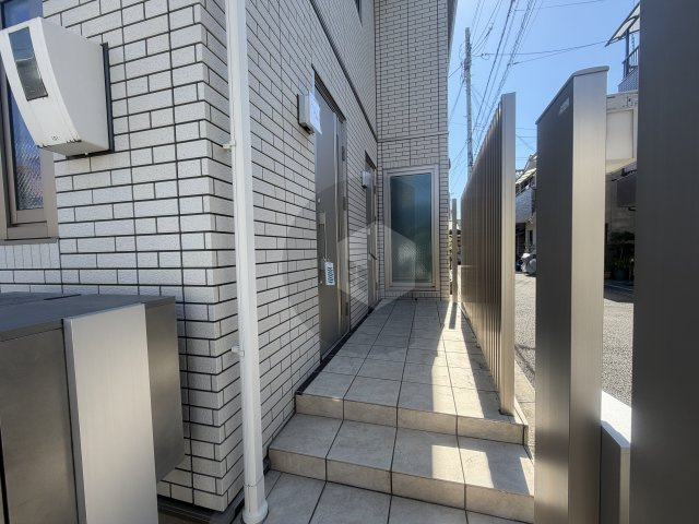 ヒルズ若江岩田のエントランス