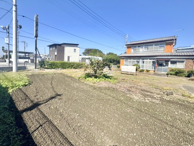 【中古戸建】邑楽郡邑楽町大字篠塚の外観|■外観｜ガーデニングや家庭菜園などが楽しめ、季節の花や野菜を育てることで四季の移ろいが豊かに感じられます♪