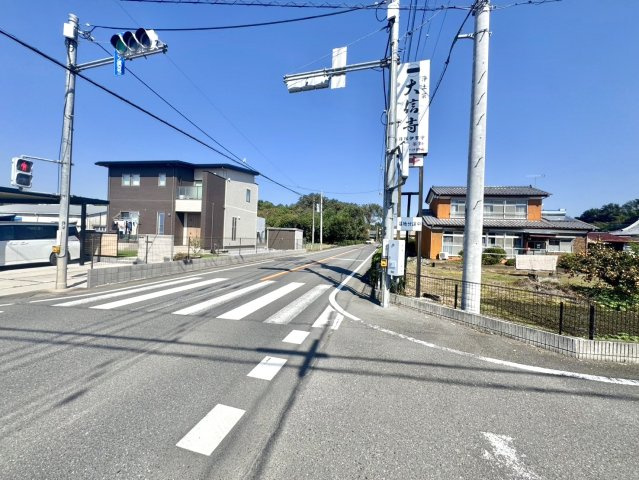 【中古戸建】邑楽郡邑楽町大字篠塚の外観|■外観｜角地のため風通しが良く開放感があり、隣接する建物が少なくプライバシーを確保しやすいのがメリットです♪