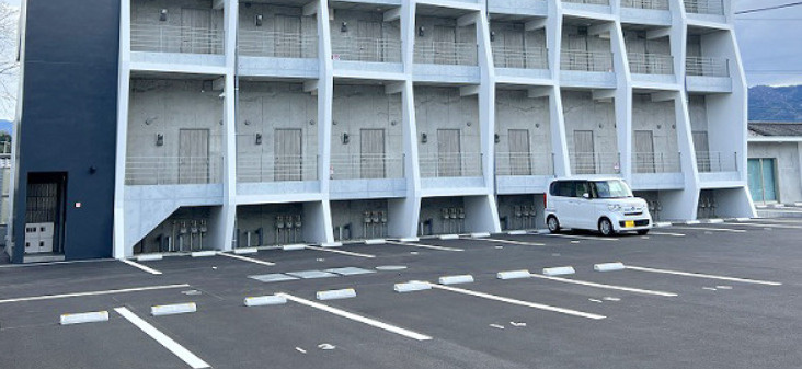 REGINA挟間の駐車場