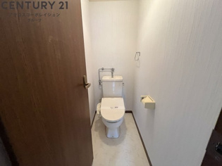 シンプルな掃除のしやすいトイレです♪