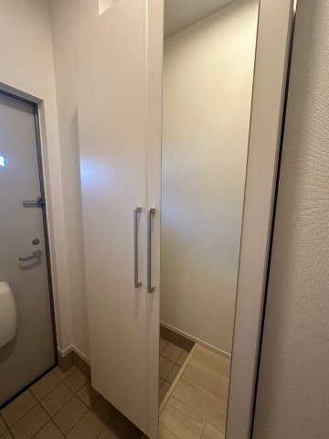 メゾンアゼリアの玄関