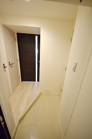 メイクスデザイン入谷アジールコートの玄関