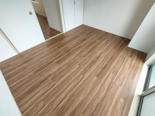 プラーズ小松川 の洋室
