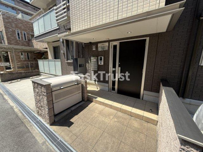【エントランス】 | ウエストキューブ