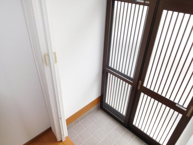大枝西長町テラスハウスの玄関
