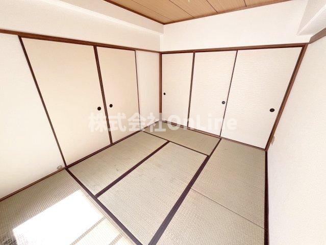 ピカソ平野の内装