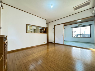 【居間・リビング】 | 吹田市南清和園町貸家