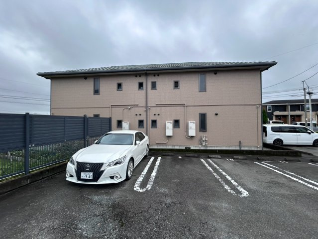 静岡県富士宮市一棟アパート　2棟一括の駐車場
