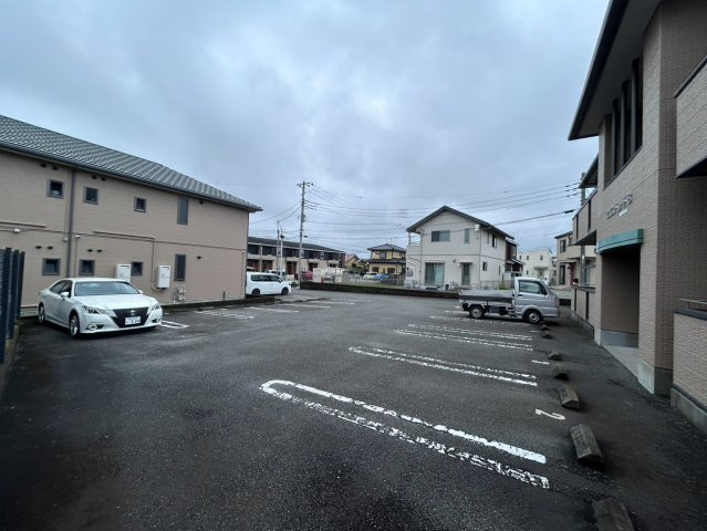 静岡県富士宮市一棟アパート　2棟一括の駐車場