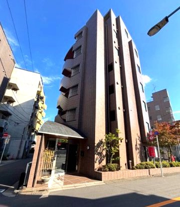 【外観】 | ロイヤルライオンヴィレッジpart５ | 鉄筋コンクリート造のがっしりとした建物。