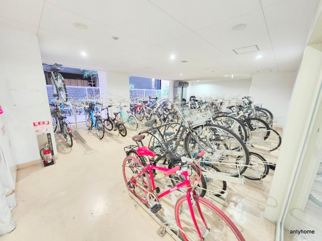 BRAVI南堀江　仲介手数料無料の駐車場