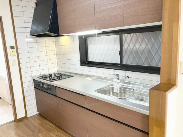 福岡市東区西戸崎１丁目　中古戸建のキッチン|キッチン用品もすっきり収納できます！