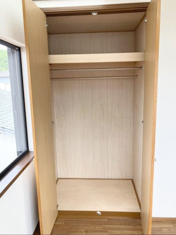福岡市東区西戸崎１丁目　中古戸建の収納|洋室のクローゼットです！全居室収納があります！