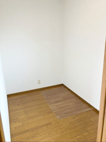 福岡市東区西戸崎１丁目　中古戸建の洋室|カウンターを備えた使い勝手のよい洋室です！