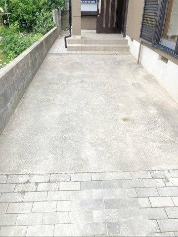 福岡市東区西戸崎１丁目　中古戸建の外観|玄関までのアプローチです！